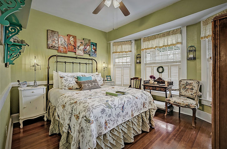 Granbury Gardens Doyle Suite-Queen.jpg